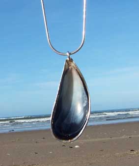 mussel necklace silver