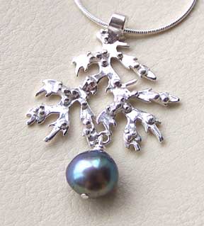 silver and black pearl seaweed necklace